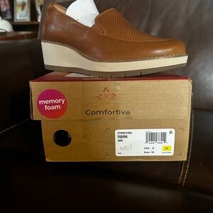 New in Box Leather Comfortiva Women's Tan Wedge Shoes